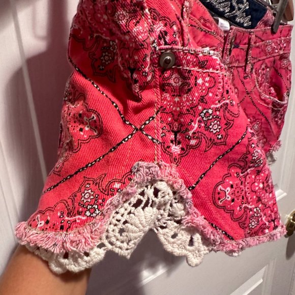 Vanilla Star Red Bandana Lace Sides Juniors Jean Shorts Size 9 - Picture 3 of 4
